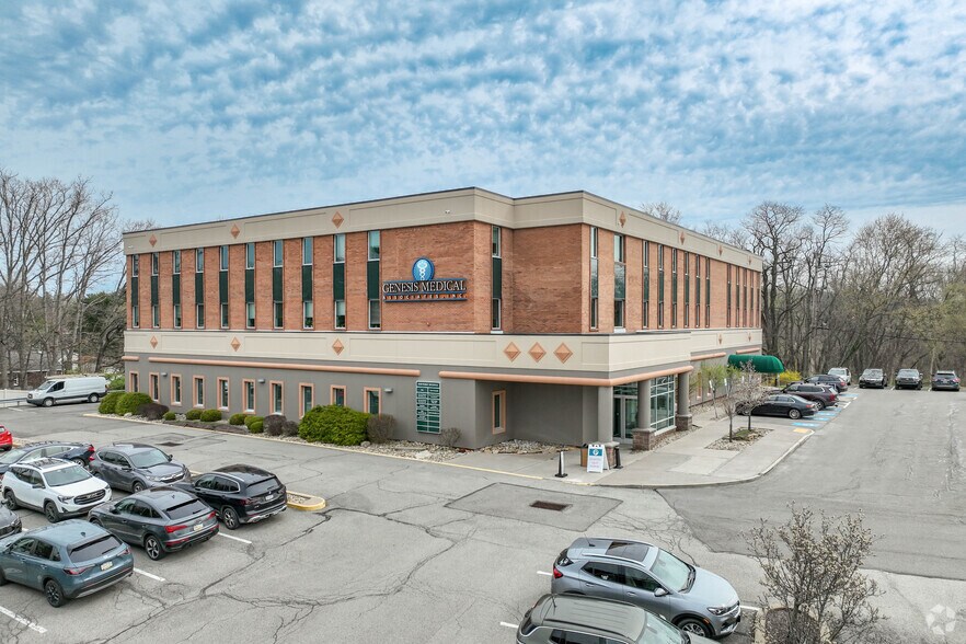 8150 Perry Hwy, Pittsburgh, PA à louer - Photo de l’immeuble – Image 2 sur 8