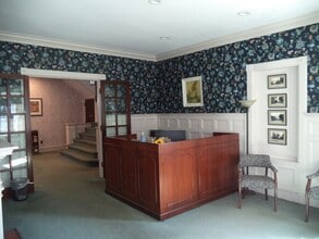 1855 Elm St, Manchester, NH à louer Photo intérieure– Image 1 sur 13