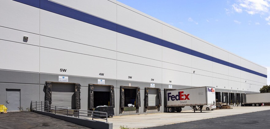 28381 Vincent Moraga Dr, Temecula, CA à louer Photo de l’immeuble– Image 1 sur 18