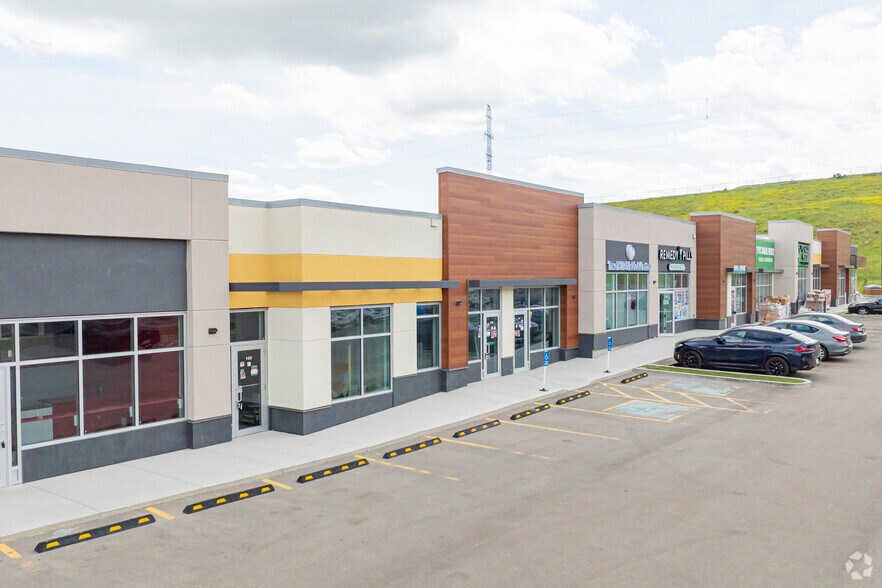 246 Nolanridge Cres NW, Calgary, AB à vendre - Photo de l’immeuble – Image 2 sur 17