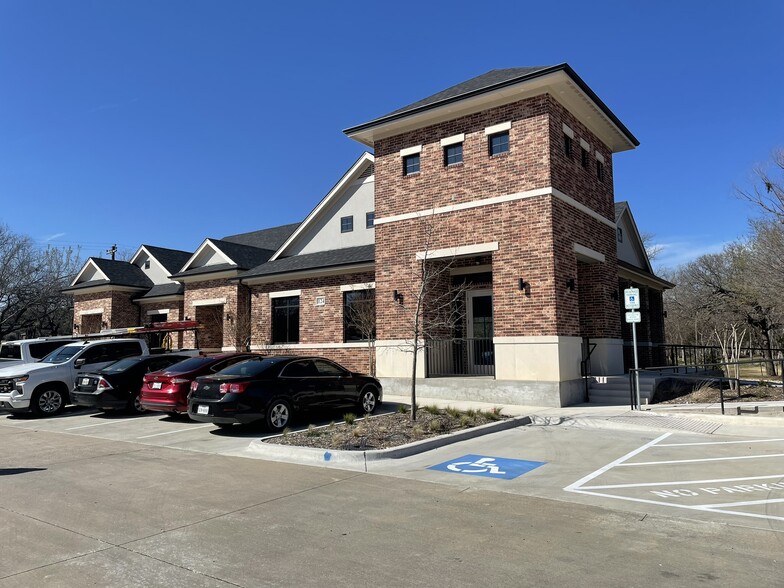 124 River Oaks Dr, Southlake, TX à louer - Photo de l’immeuble – Image 1 sur 20