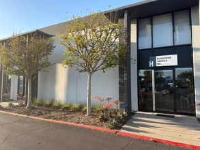 17831 Sky Park Cir, Irvine, CA à louer Photo intérieure– Image 2 sur 3