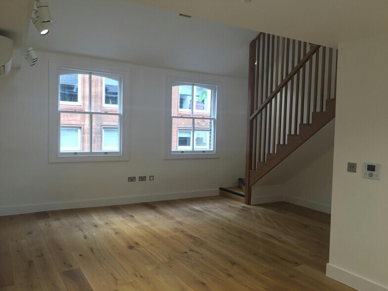 21-23A Meard St, Londres à louer - Photo de l’immeuble – Image 3 sur 5