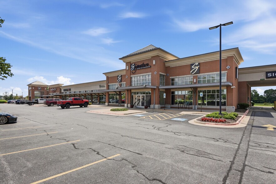 700 SE Walton Blvd, Bentonville, AR à louer - Photo de l’immeuble – Image 3 sur 11