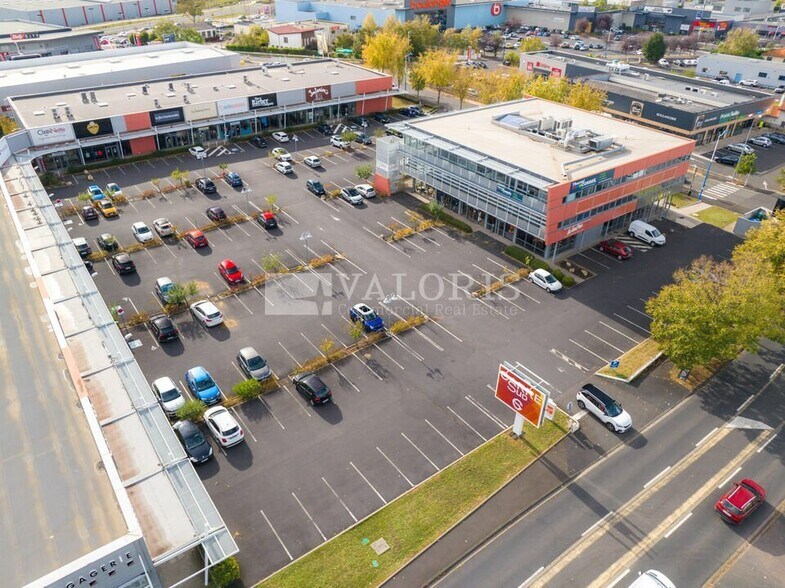 Local commercial dans Aubière à louer - Photo de l’immeuble – Image 2 sur 11