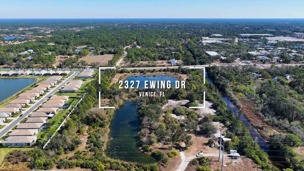 2327 Ewing Dr, Venice, FL à vendre - Vidéo sur l’annonce professionnelle – Image 2 sur 8