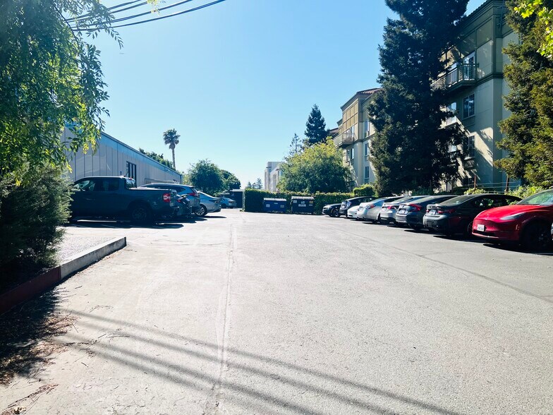 725 San Aleso Ave, Sunnyvale, CA à louer - Photo de l’immeuble – Image 3 sur 3