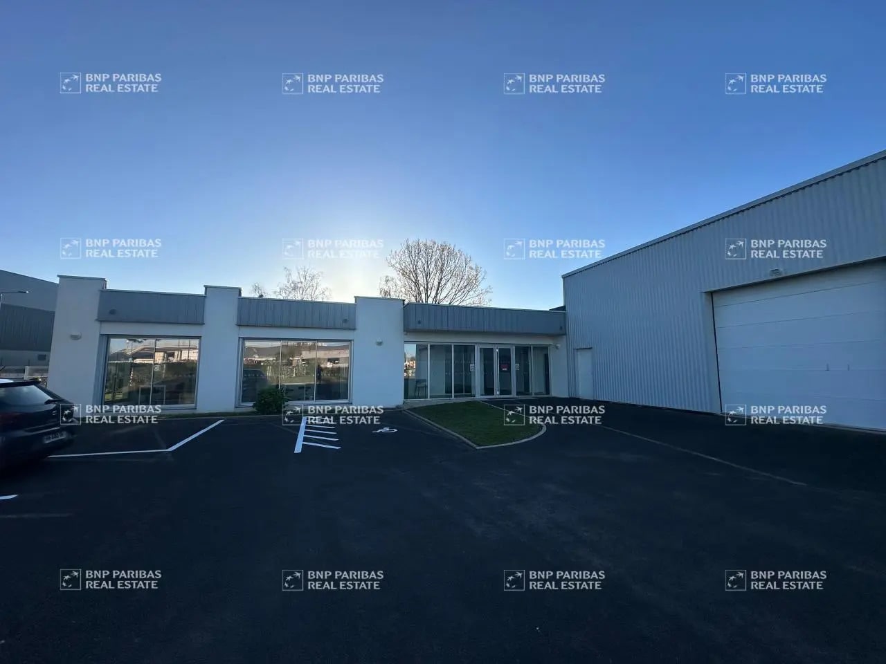 Bureau dans Tours à louer Photo principale– Image 1 sur 17