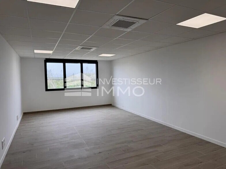 Bureau dans Serris à vendre - Photo de l’immeuble – Image 1 sur 3