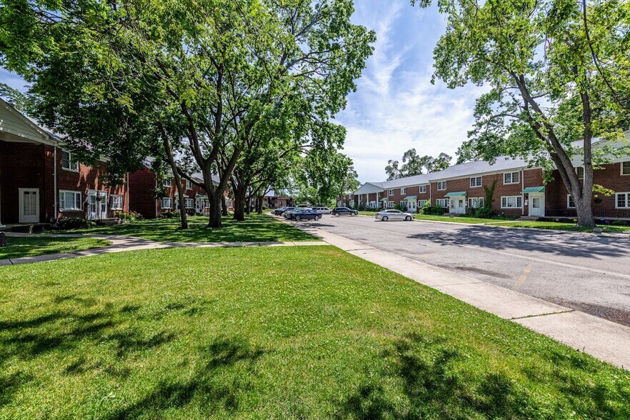 835 N Raynor Ave, Joliet, IL à vendre - Photo de l’immeuble – Image 2 sur 23