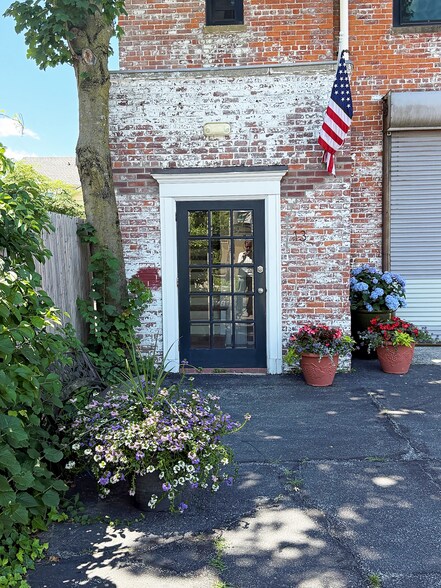 13 Myrtle St, Manhasset, NY à vendre - Photo de l’immeuble – Image 3 sur 3