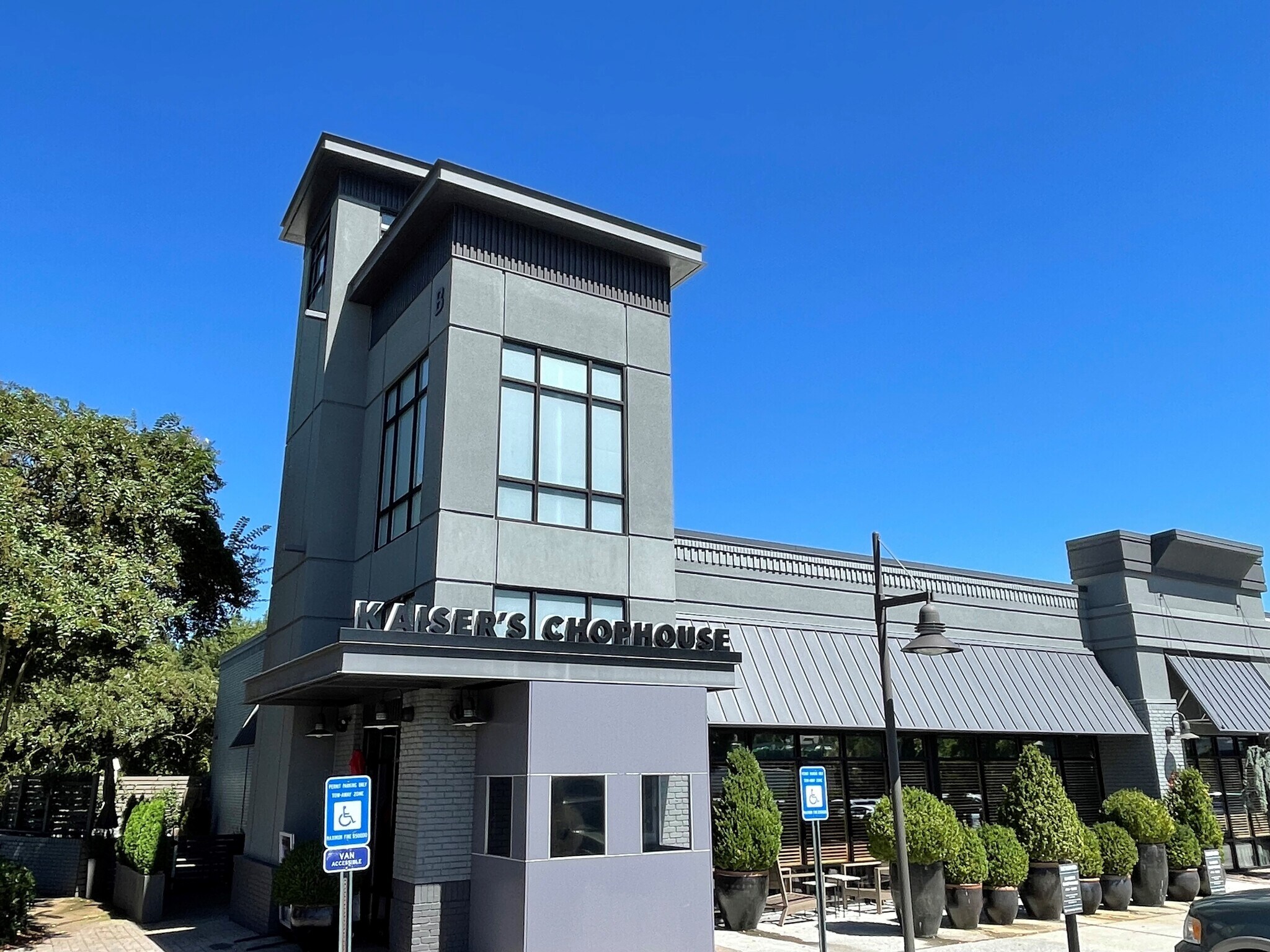 5975 Roswell Rd NE, Sandy Springs, GA à louer Photo principale– Image 1 sur 4