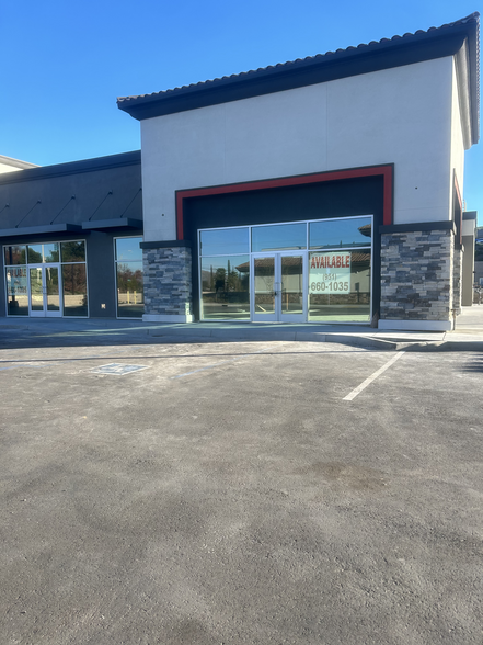 18187 Van Buren Blvd, Riverside, CA à louer - Photo de l’immeuble – Image 2 sur 7