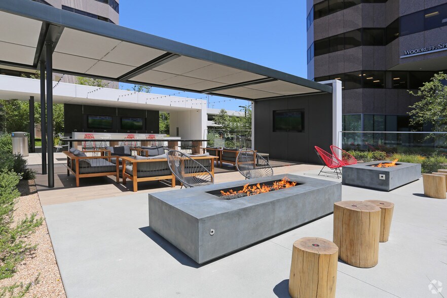555 Anton Blvd, Costa Mesa, CA à louer - Photo de l’immeuble – Image 2 sur 13