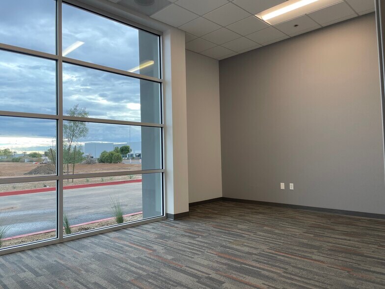 1710 E Germann Rd, Chandler, AZ à louer - Photo de l’immeuble – Image 3 sur 9
