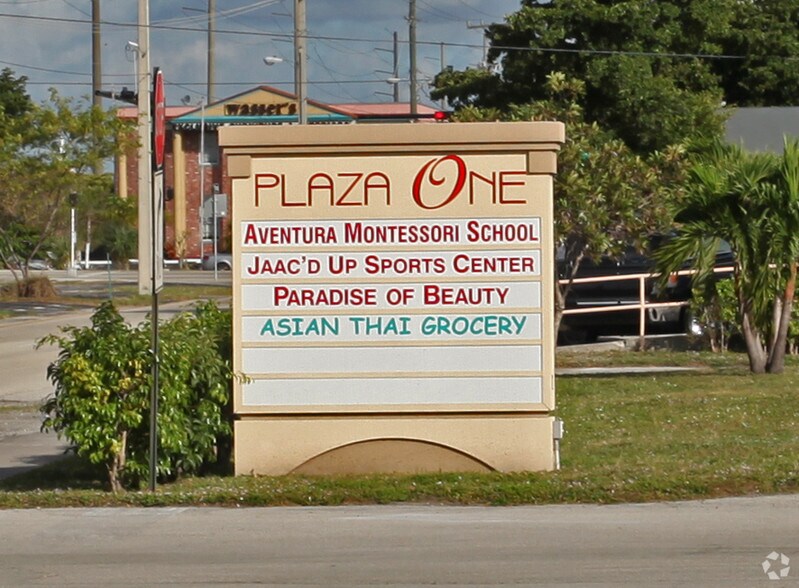 111-125 SE 1st Ave, Hallandale Beach, FL à louer - Photo de l’immeuble – Image 3 sur 10