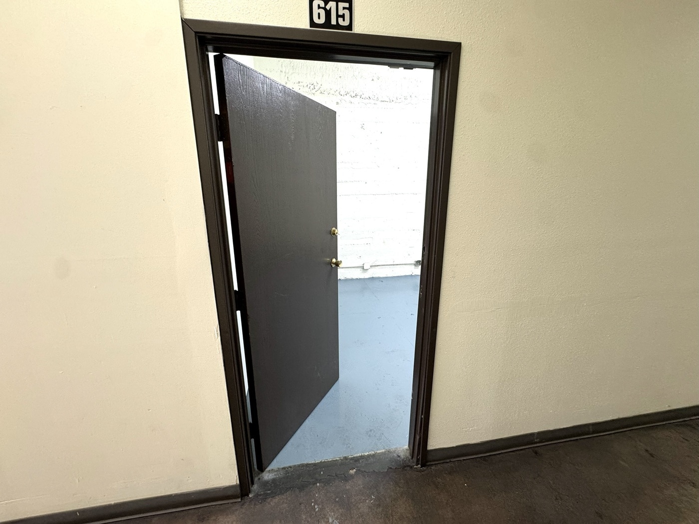 1048 Santee St, Los Angeles, CA à louer Photo intérieure– Image 1 sur 4