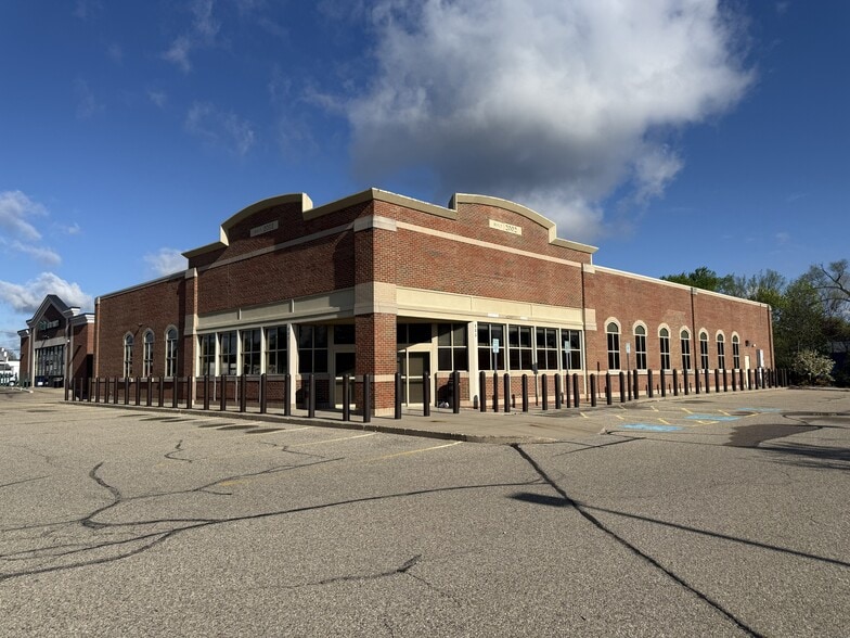 800 Ann Arbor Rd W, Plymouth, MI à vendre - Photo principale – Image 1 sur 9