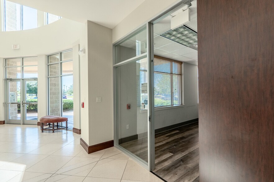 3740 Copperfield Dr, Bryan, TX à louer - Photo de l’immeuble – Image 3 sur 26