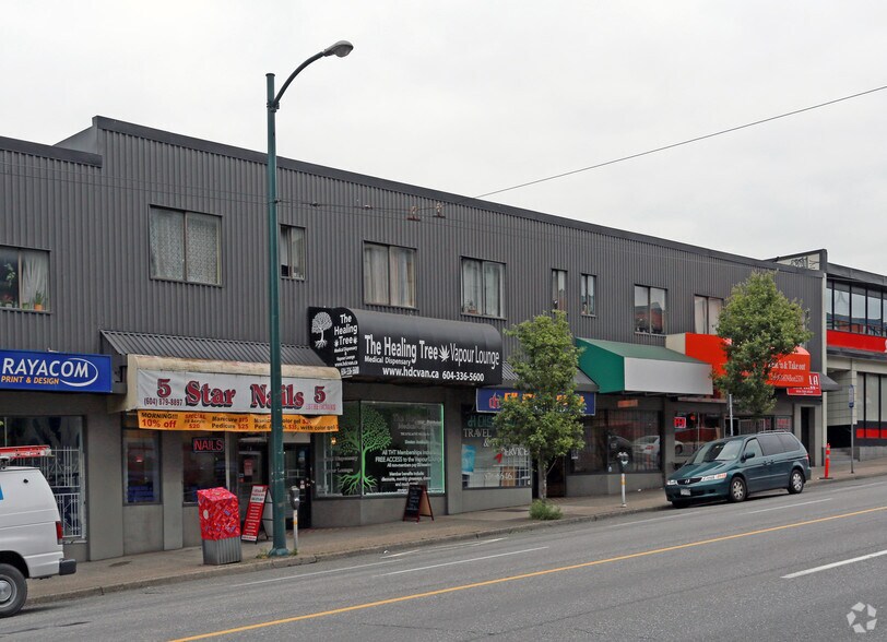 11-33 W Broadway, Vancouver, BC à louer - Photo de l’immeuble – Image 2 sur 4