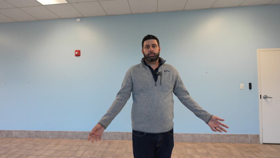 2080 Brentwood St, High Point, NC à vendre - Vidéo sur l’annonce professionnelle – Image 2 sur 35