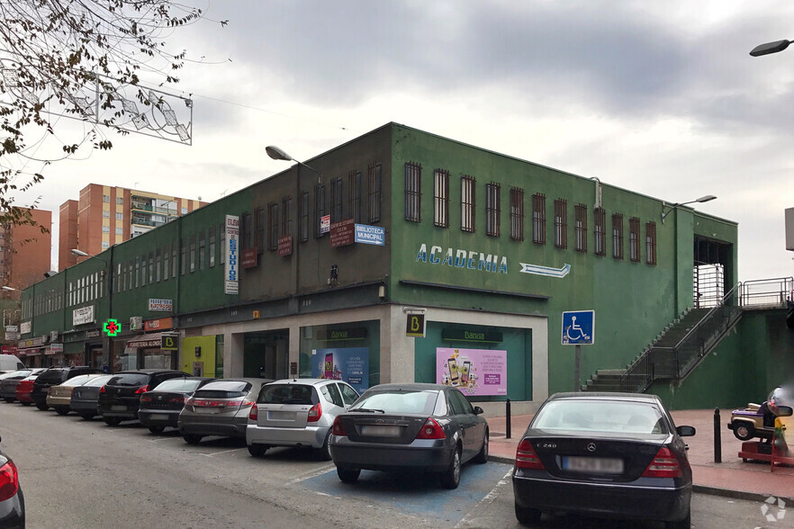Calle Entrepeñas, 4, Alcalá de Henares, Madrid à vendre - Photo de l’immeuble – Image 2 sur 4
