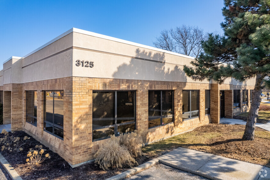 3115 N Wilke Rd, Arlington Heights, IL à louer - Photo de l’immeuble – Image 3 sur 17