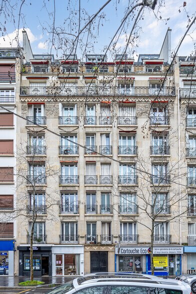 Immeuble residentiel dans Paris à vendre - Photo principale – Image 1 sur 1