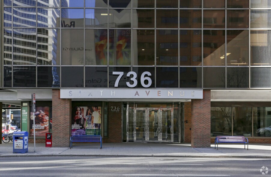 736 6th Ave SW, Calgary, AB à louer - Photo de l’immeuble – Image 2 sur 3