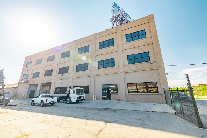 6001 Russell St, Detroit, MI à vendre - Photo de l’immeuble – Image 3 sur 10
