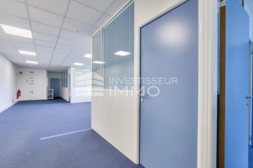Local d’activités dans Aulnay-sous-Bois à louer - Photo de l’immeuble – Image 3 sur 9
