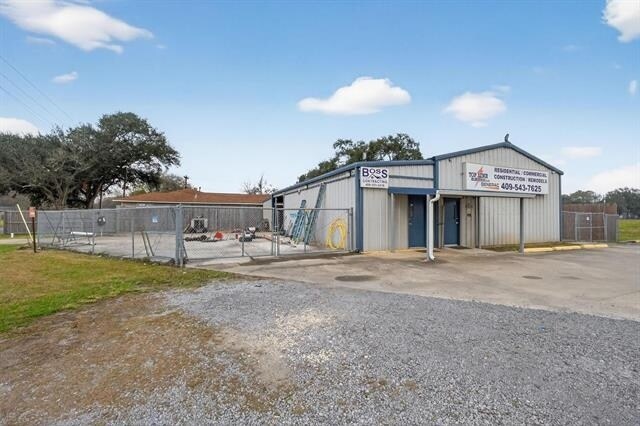 3050 E Parkway St, Groves, TX à vendre Photo principale– Image 1 sur 24