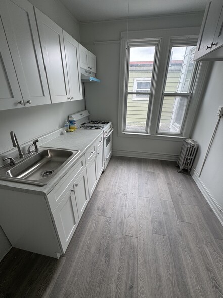 172-12 Linden Blvd, Saint Albans, NY à vendre - Photo de l’immeuble – Image 3 sur 18