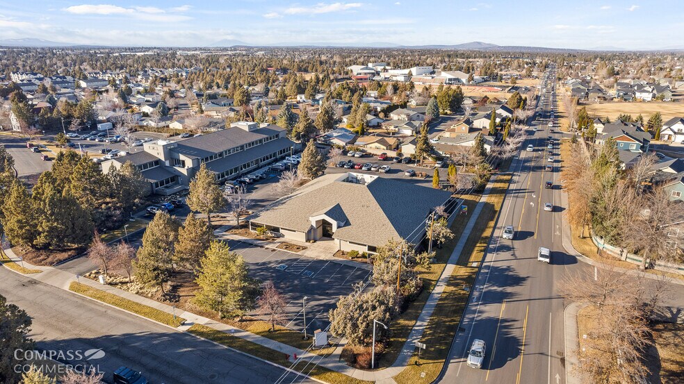 2698 NE Courtney Dr, Bend, OR à vendre - Photo de l’immeuble – Image 3 sur 32
