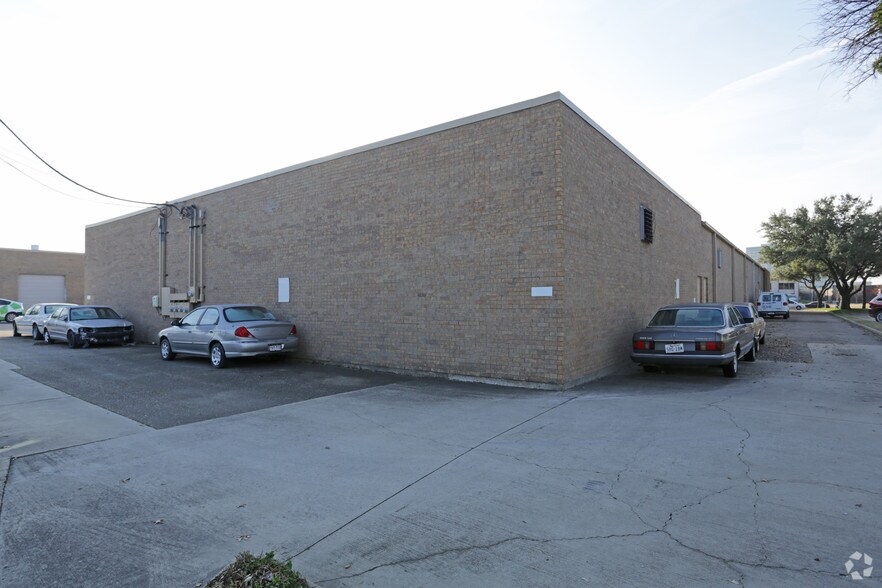 1105 E Plano Pky, Plano, TX à louer - Photo de l’immeuble – Image 3 sur 7