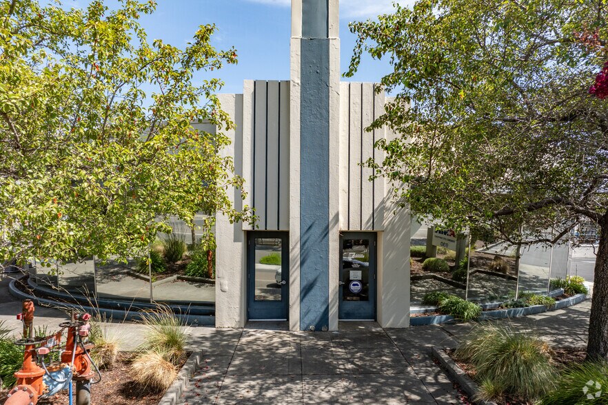 930 S A St, Santa Rosa, CA à louer - Photo de l’immeuble – Image 2 sur 3