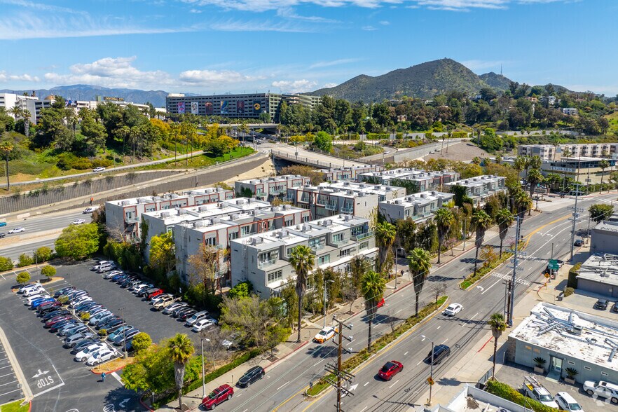 3450 Cahuenga Blvd W, Los Angeles, CA à louer - Photo de l’immeuble – Image 3 sur 16