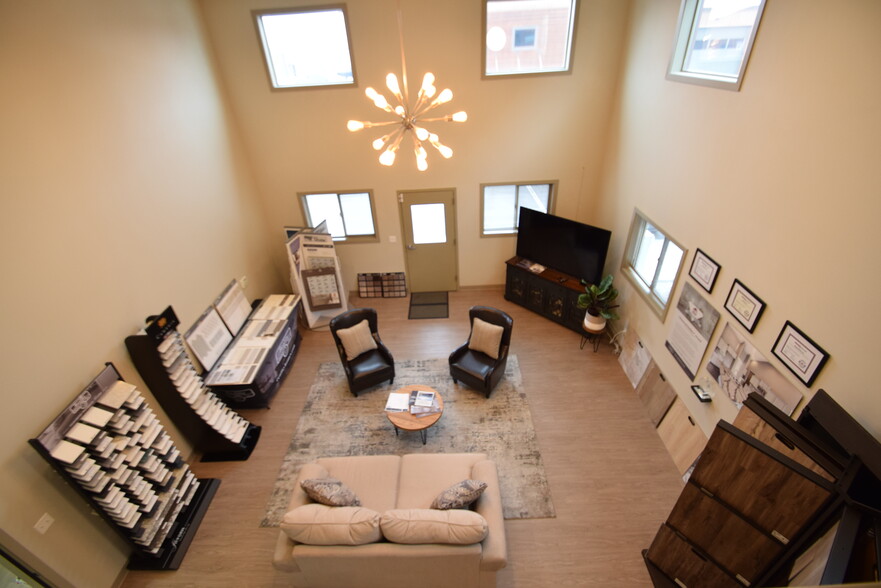 611 NE Jackpine Ct, Redmond, OR à louer - Photo de l’immeuble – Image 2 sur 19