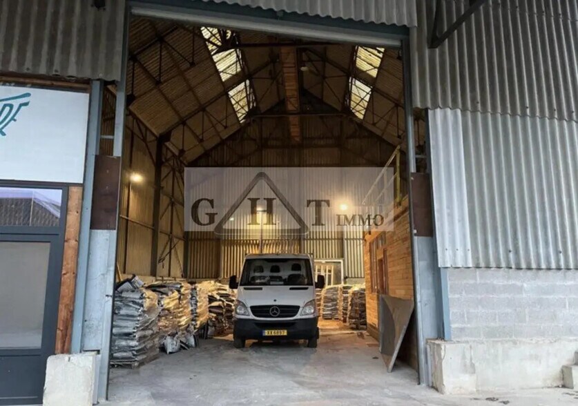 Industriel/Logistique dans Cailly à louer - Photo de l’immeuble – Image 1 sur 3