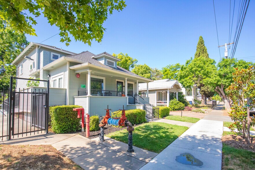 4322 4th Ave, Sacramento, CA à vendre - Photo de l’immeuble – Image 3 sur 40