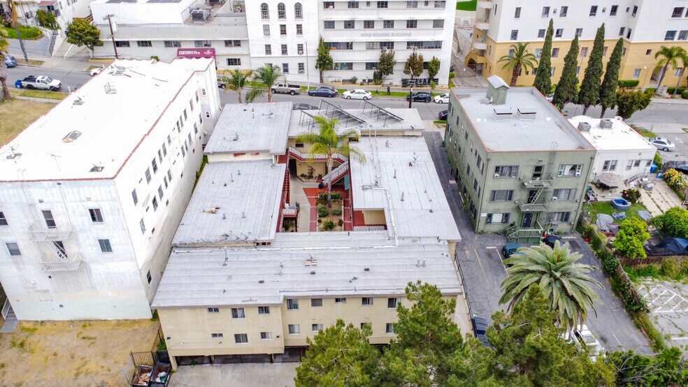 627 Coronado Ter, Los Angeles, CA à vendre - Photo de l’immeuble – Image 3 sur 20