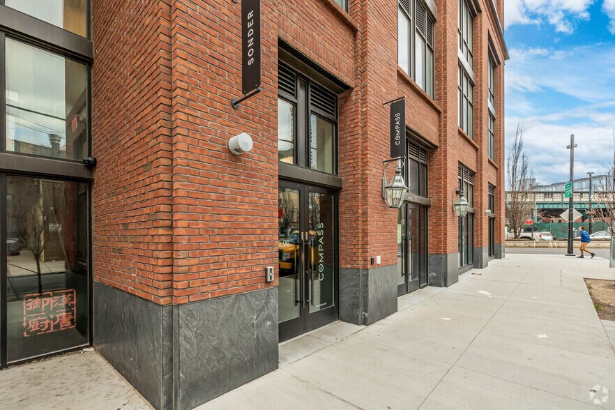 45-06 Pearson St, Long Island City, NY à louer - Photo de l’immeuble – Image 3 sur 6