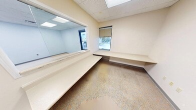 1881-1891 SE Port St Lucie Blvd, Port Saint Lucie, FL à louer Photo intérieure– Image 2 sur 21