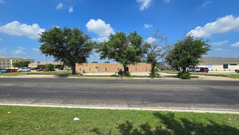 2408 S 37th St, Temple, TX à louer - Photo de l’immeuble – Image 2 sur 35