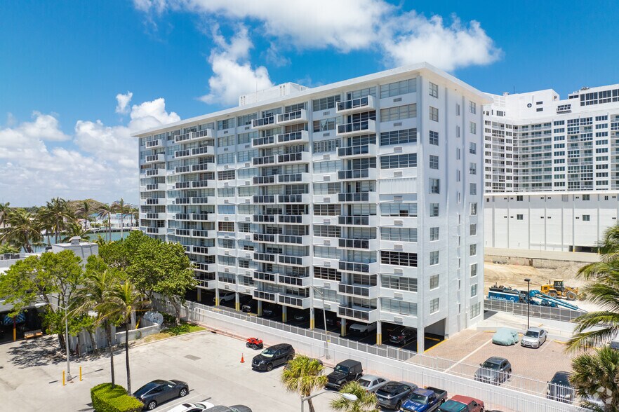 5313 Collins Ave, Miami Beach, FL à vendre - Photo de l’immeuble – Image 1 sur 8