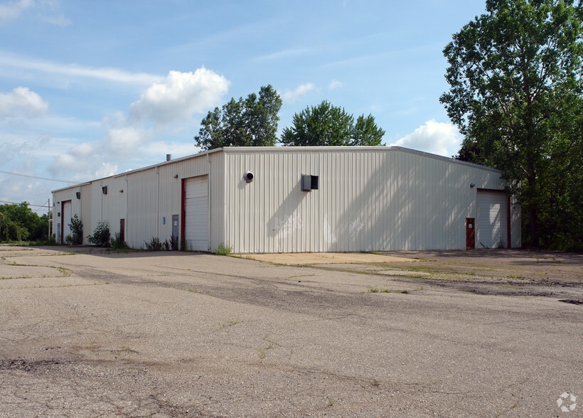 46001 Grand River Ave, Novi, MI à vendre - Photo de l’immeuble – Image 3 sur 7