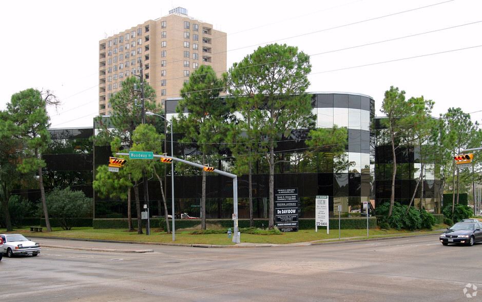 5701 Woodway Dr, Houston, TX à louer - Photo principale – Image 1 sur 4