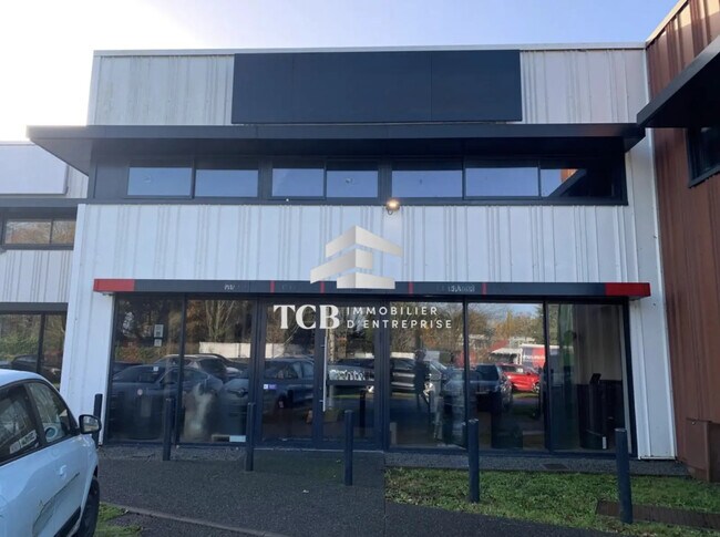 Plus de détails pour Local d'activités à louer