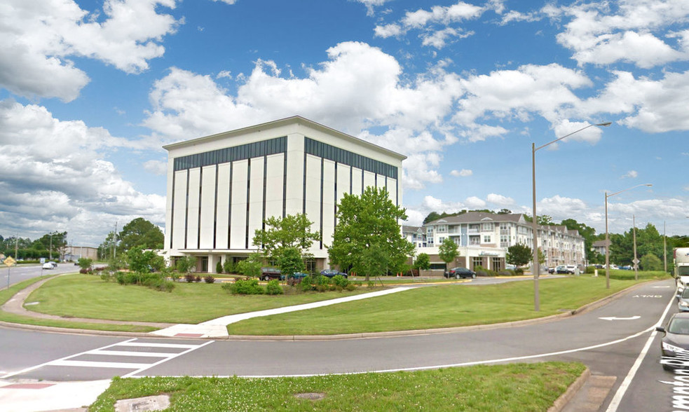 1300 Diamond Springs Rd, Virginia Beach, VA à louer - Photo de l’immeuble – Image 1 sur 8