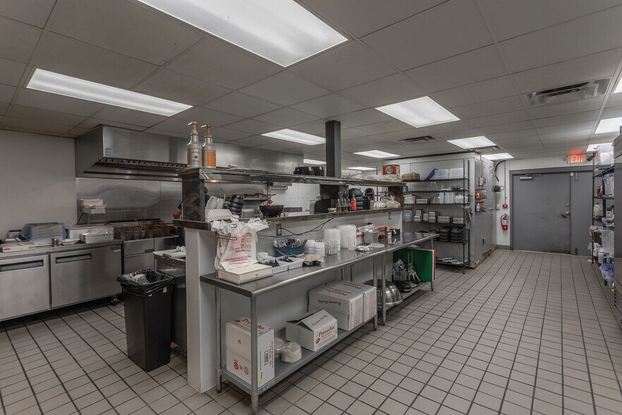 401 E New Haven Ave, Melbourne, FL à vendre - Photo de l’immeuble – Image 3 sur 10